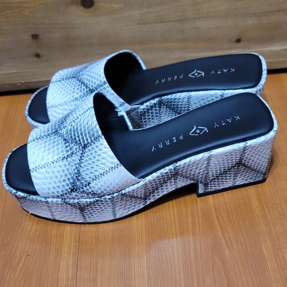 Katy Perry The Busy Bee Block Heel Sandals Sz 8.5 - Picture 5 of 9